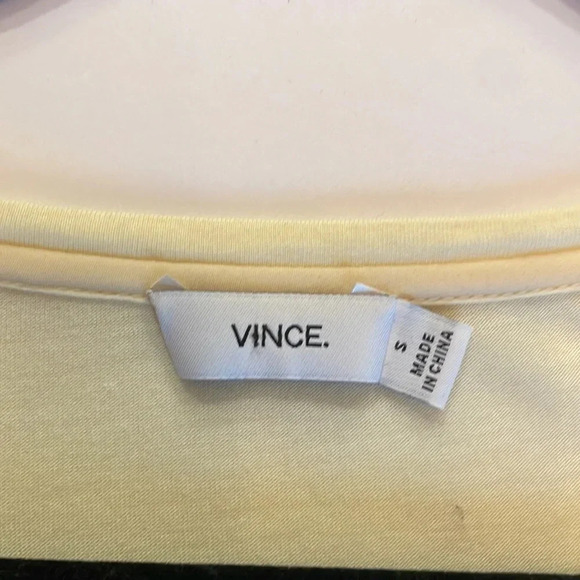 Vince light yellow v-neck feminine t shirt with added ruffle on bottom Size S - Picture 4 of 4